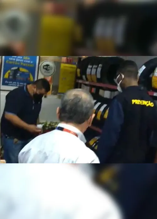 Imagem ilustrativa da imagem Homem negro é forçado a se despir para provar que não furtou supermercado