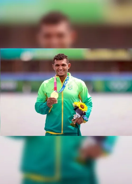 Imagem ilustrativa da imagem Isaquias Queiroz é ouro na canoagem e conquista 4ª medalha em Olimpíadas