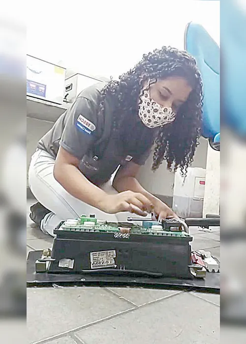 
          Imagem ilustrativa da imagem Quinhentas mulheres no comando de oficinas de carros no Estado
          