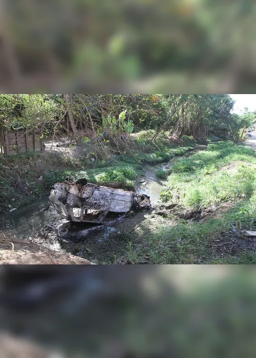 Imagem ilustrativa da imagem Acusado de assassinato tem comércio destruído e queimado por moradores