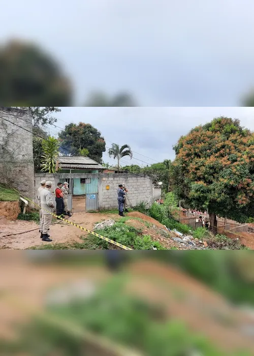 Imagem ilustrativa da imagem Estrutura de casa foi danificada por incêndio que matou duas crianças