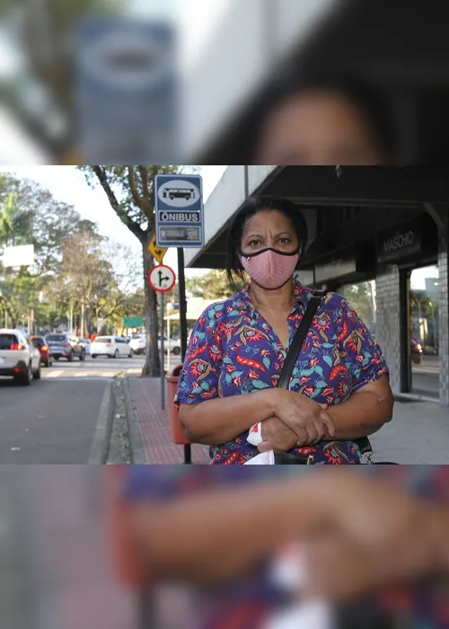 Imagem ilustrativa da imagem Passageiros reclamam de espera de até uma hora e ônibus lotados