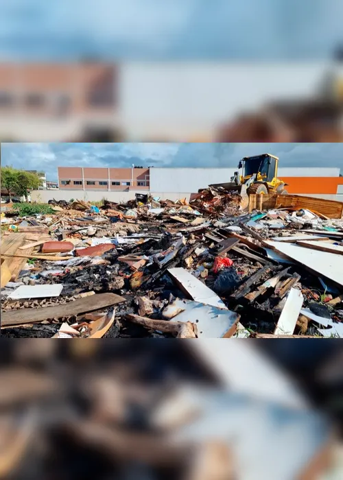 Imagem ilustrativa da imagem Donos de terrenos são multados em mais de R$ 40 mil por lixo acumulado
