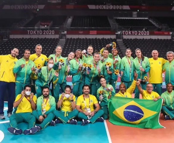 Brasil vence México nos pênaltis e tenta bi olímpico no futebol