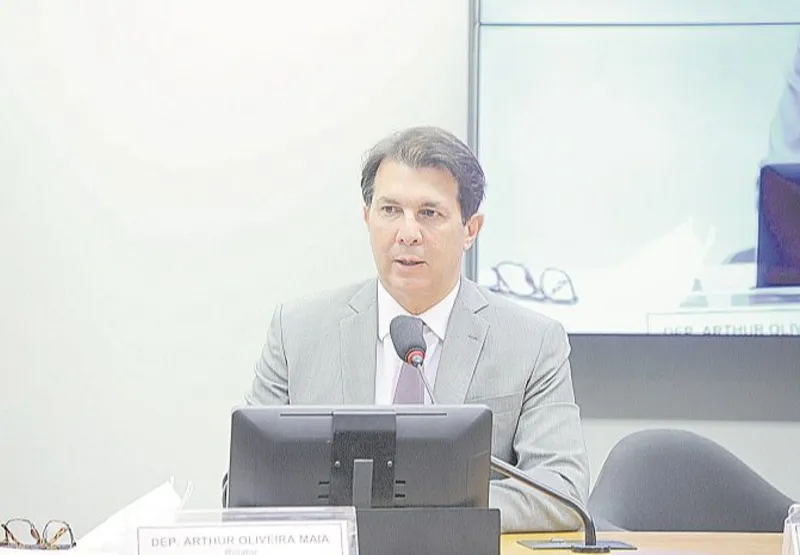 Arthur Oliveira Maia: “Trabalho de professor e médico no setor público não difere do da iniciativa privada”