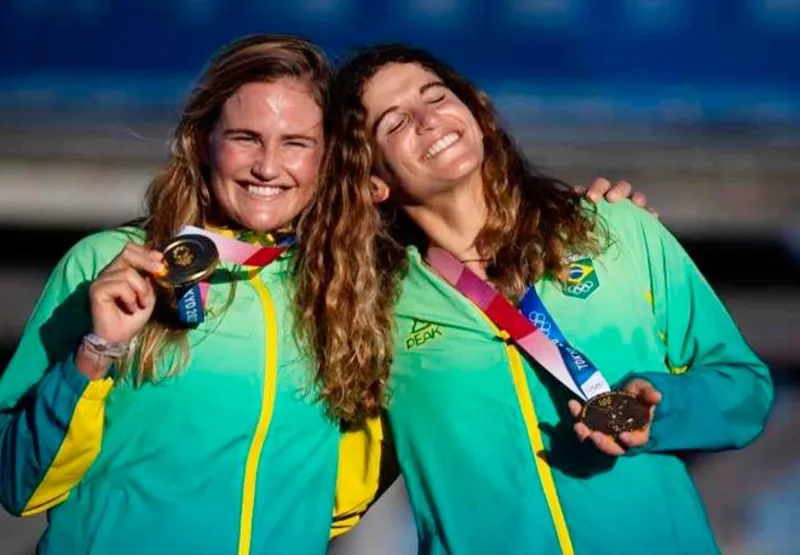 Velejadoras Martine Grael e Kahena Kunze são bicampeãs olímpicas na 49erFX 