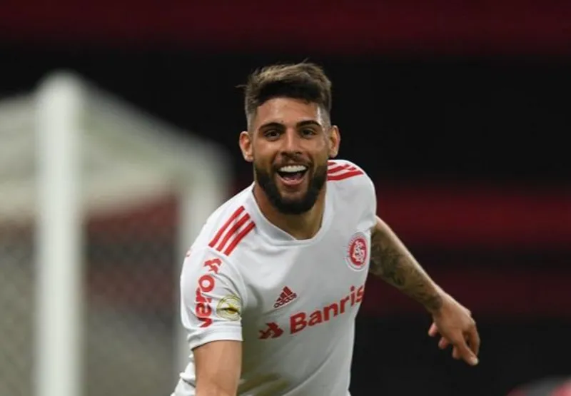 Com 3 de Yuri Alberto, Internacional goleia Flamengo por 4 a 0