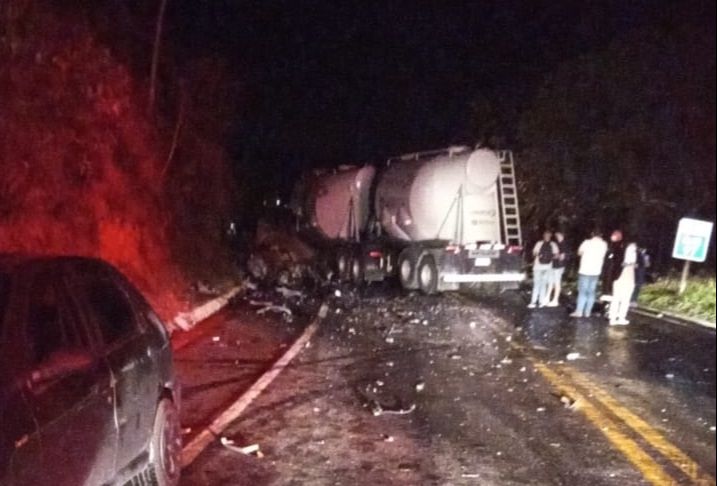 Motorista morre em acidente na BR-482, em Alegre (Foto: Redes sociais)