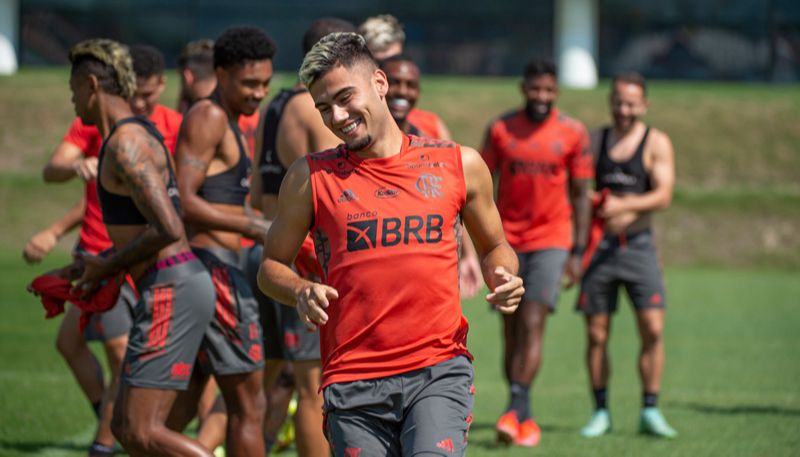 Andreas Pereira treinou normalmente com o elenco nesta terça-feira (Foto: Alexandre Vidal / Flamengo)