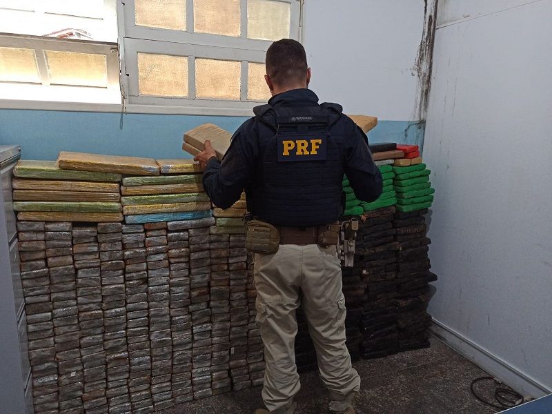 PRF apreendeu mais de 600 kg de maconha na BR-101, em João Neiva (Foto: Divulgação/PRF)