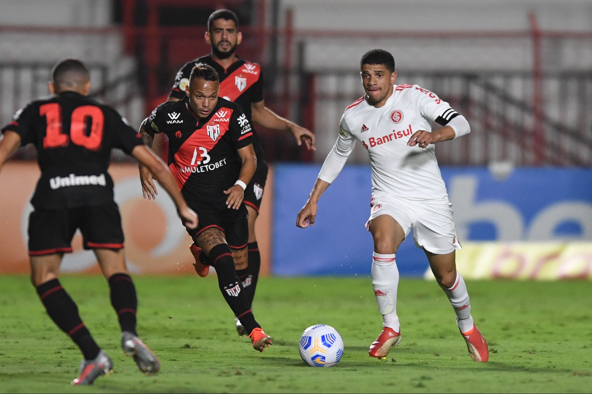 Empate entre Atlético-GO e Internacional (Foto: Ricardo Duarte/ Internacional/ Divulgação)