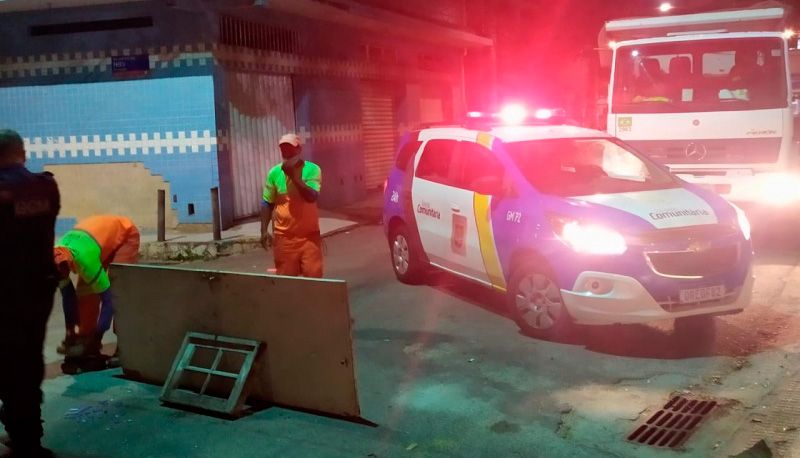 A barricada foi montada na entrada do bairro Andorinhas (Foto: Divulgação / PMV)