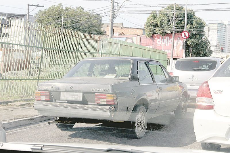 Carros velhos em circulação (Foto: Antonio Moreira/AT)