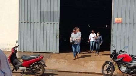 Casal foi morto no galpão que trabalhavam; filho de uma das vítimas também foi baleado (Foto: Divulgação/PC)