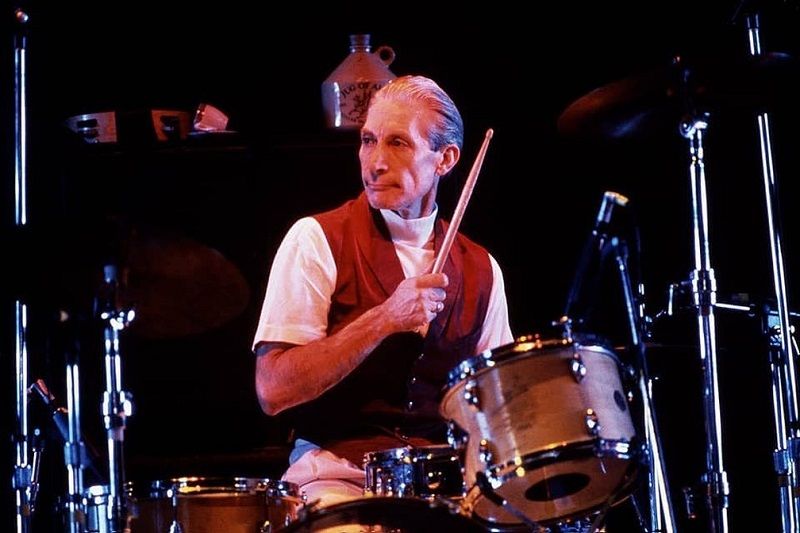 Charlie Watts, em foto de 1989 (Foto: Reprodução/Instagram @kevinmazur)