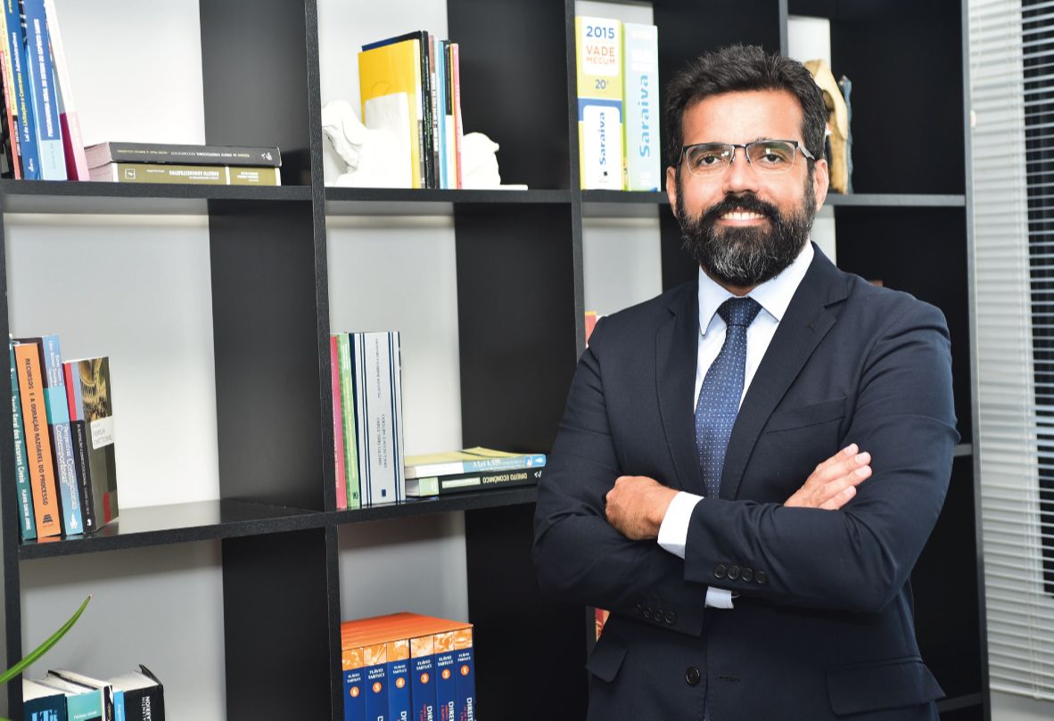 Pacelli Arruda Costa - Advogado, especialista em Direito Condominial e Membro da Comissão de Direito Imobiliário, Condominial, Notarial e Registral na OAB/ES