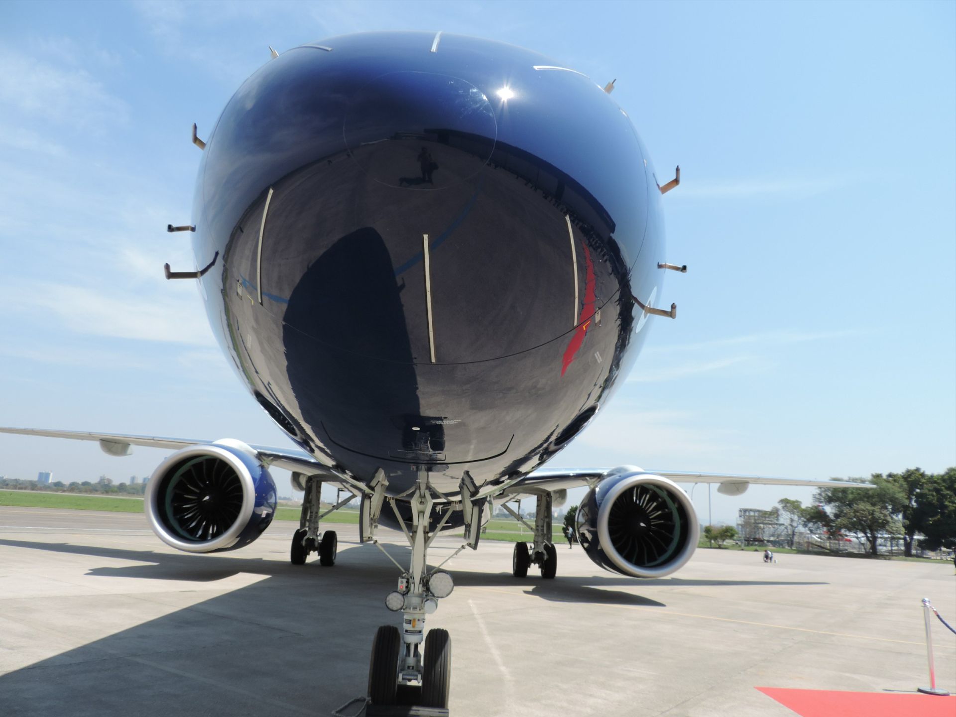 Jato da Embraer da Azul que realiza os voos de Vitória para Campinas. (foto: Tudo Viagem)
