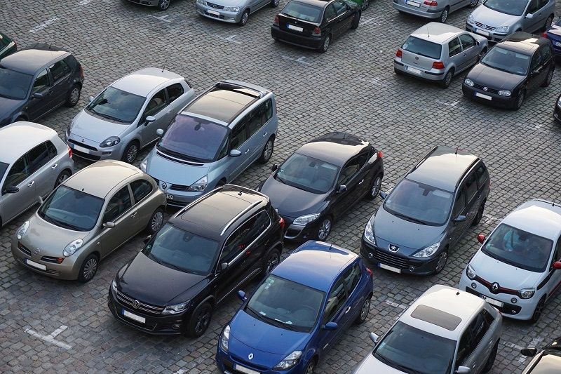 Imagem ilustrativa de carros estacionados (Foto: Pixabay)