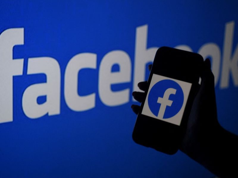 As ações da empresa de Mark Zuckerberg registravam queda de 5,83% (Foto: )