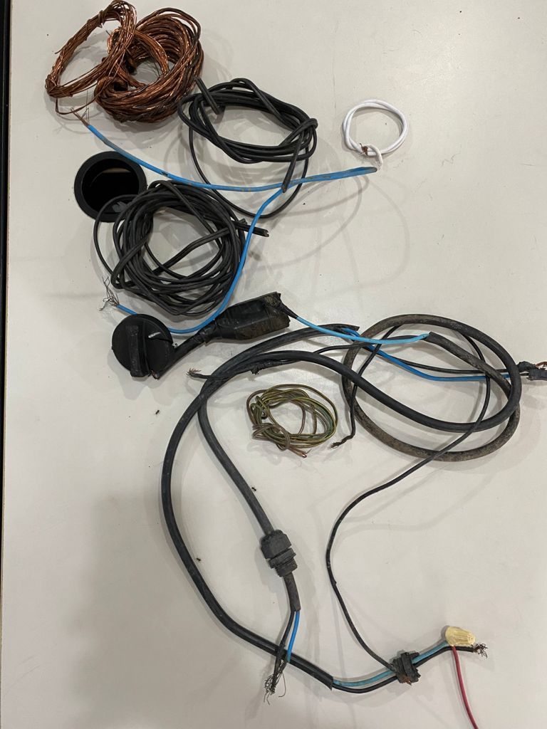 Fios furtados por homem (Foto: Divulgação Guarda Municipal de Vitória)