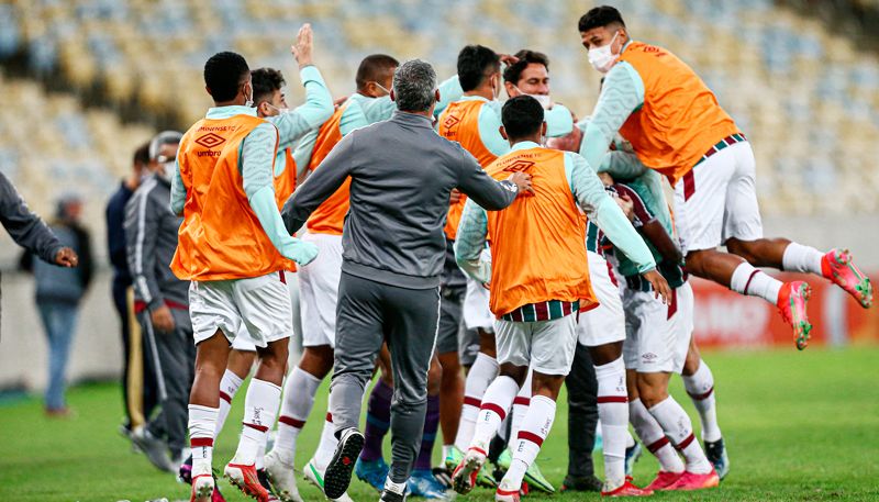 Jogadores comemoram mais um gol contra o Criciúma (Foto: Lucas Merçon / FFC)
