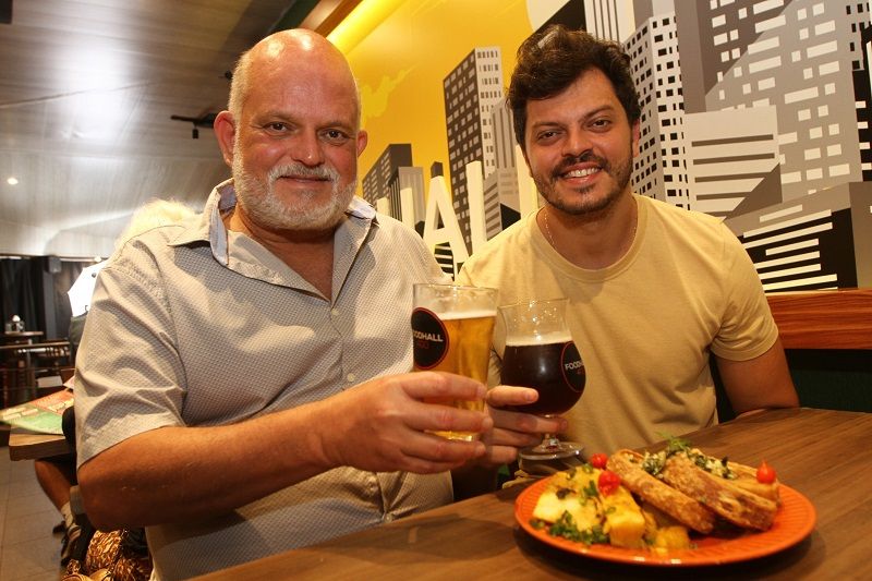 Herbert Chagas Viana e o filho André Berçam preciaram o Trem das 7 (Foto: Dayana Souza/AT)