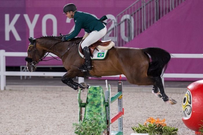 Rodrigo Pessoa e o cavalo Carlitos Way 6 (Foto: Julio Cesar Guimarães/COB)