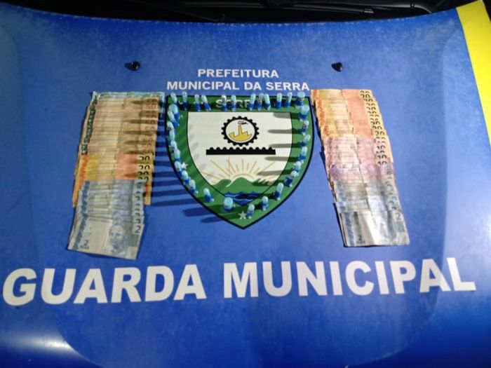Material apreendido com suspeito (Foto: Divulgação Guarda Municipal da Serra)