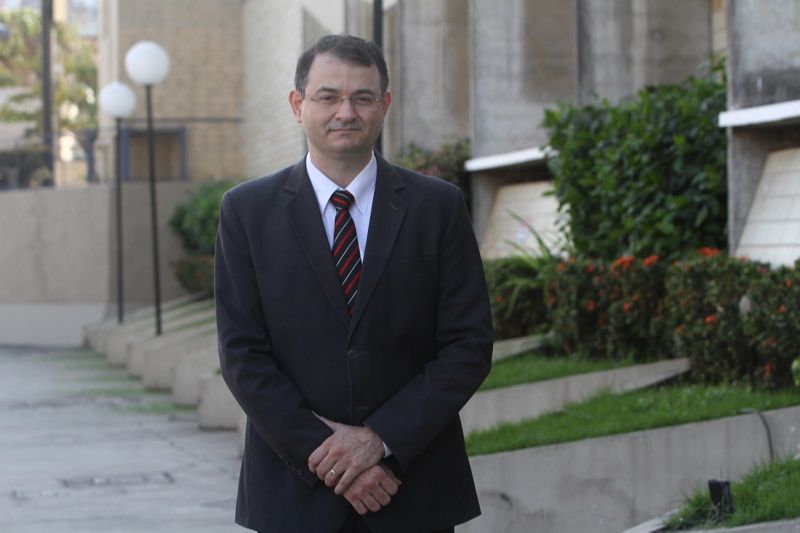 O advogado Fernando Corassa defende o motorista na ação contra o Detran-ES. “É uma situação arbitrária”, diz (Foto: Dayana Souza/AT)