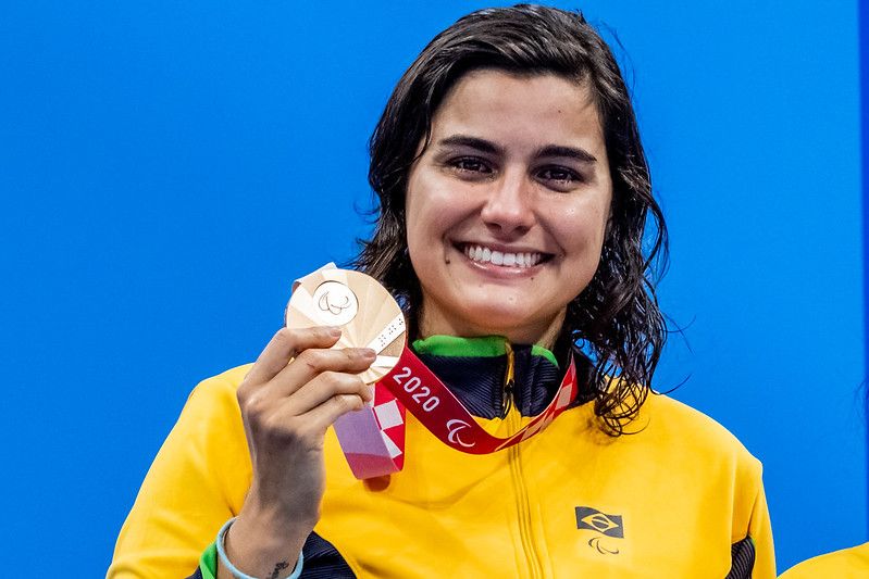 Nadadora treina há um ano no Estado e conquistou o bronze nos 100m livre (Foto: Miriam Jeske/CPB)