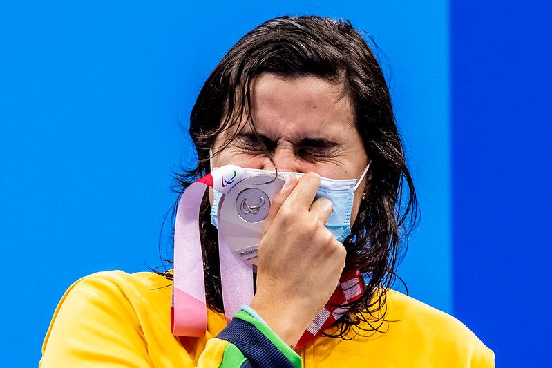 Mariana chora ao receber medalha de bronze (Foto: Miriam Jeske/CPB)
