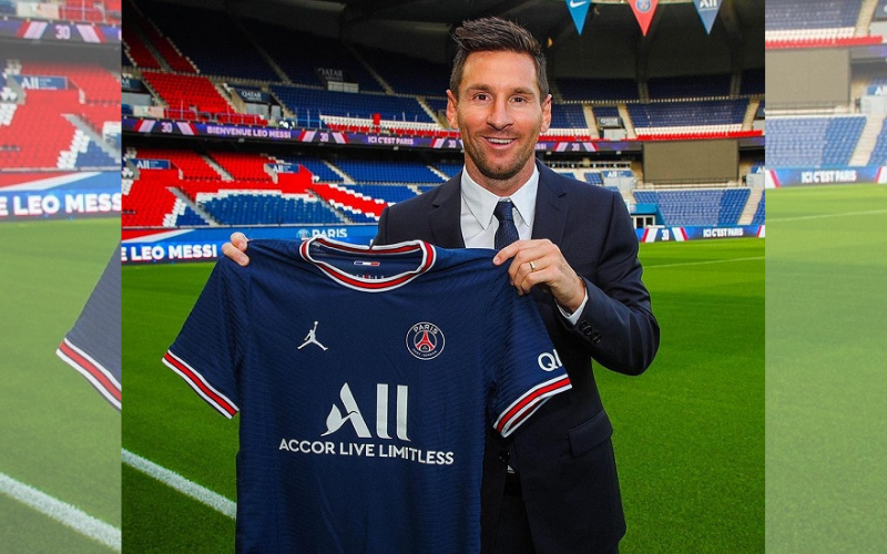 Messi exibe camisa de seu novo time, PSG (Foto: Reprodução/Instagram @psg)
