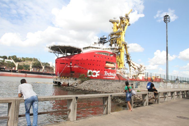 Navio norueguês em quarentena no Porto de Vitória (Foto: Antonio Moreira/AT)