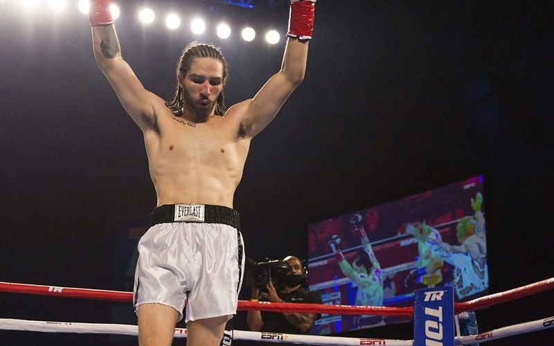 Nico Ali Walsh, neto do lendário Muhammad Ali, precisou de menos de dois minutos para estrear com vitória (Foto: Divulgação/ Redes sociais)