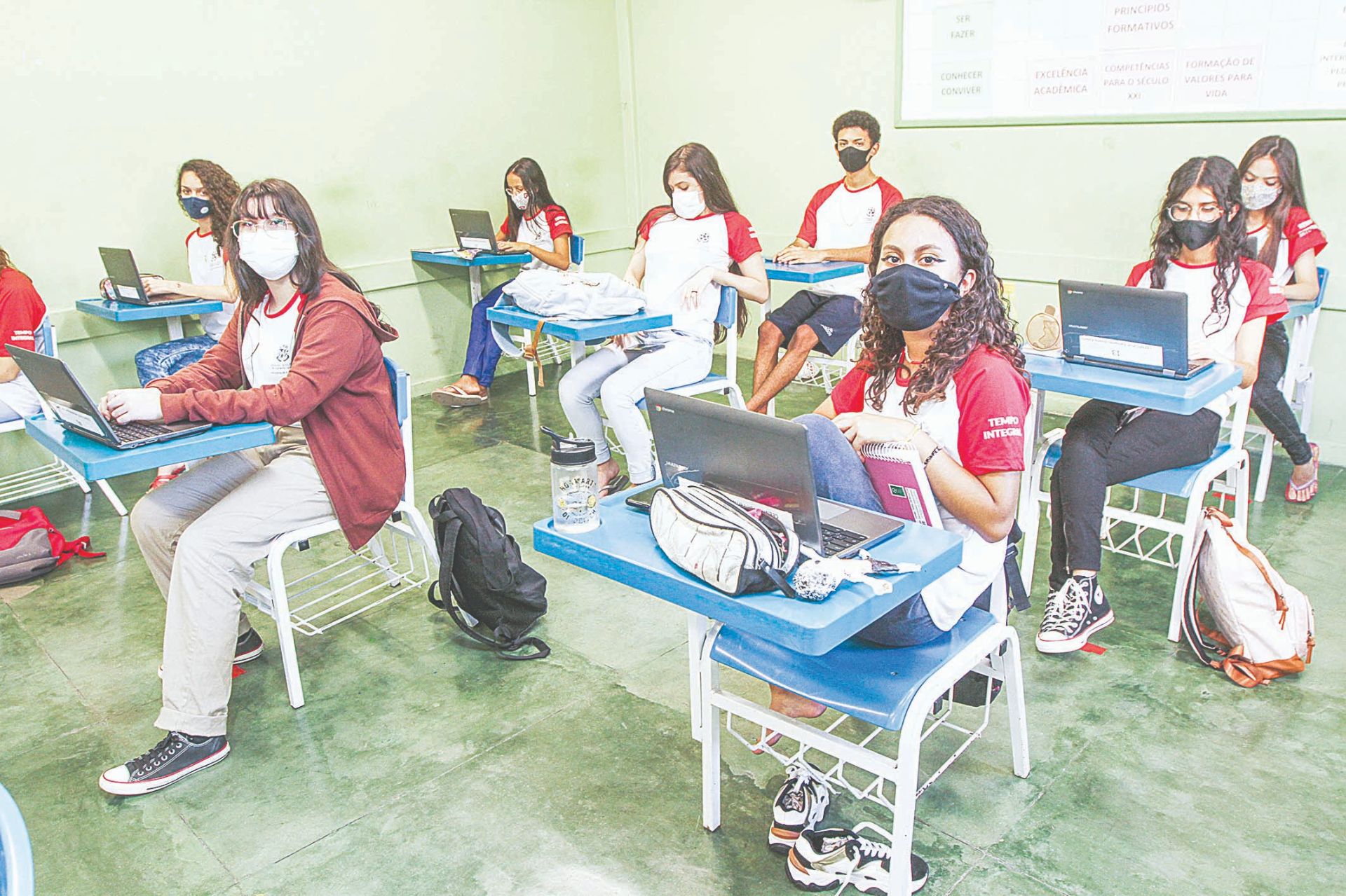 No Centro Estadual de Ensino Médio Fernando Duarte Rabelo, os alunos já experimentam parte do novo currículo (Foto: Dayana Souza/at)