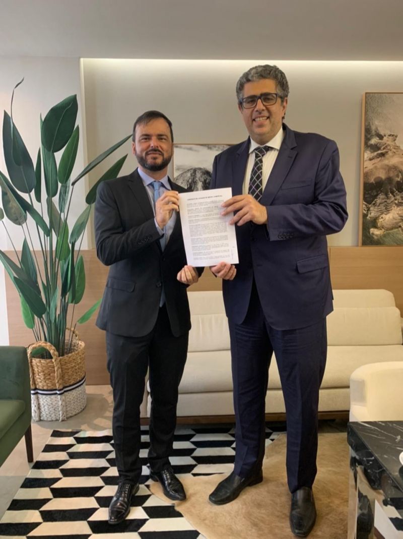O presidente da Ordem dos Advogados do Brasil - Seccional Espírito Santo (OAB-ES), José Carlos Rizk Filho, e o presidente da Subseção, Cândido Louzada da Silva, assinaram um contrato para a instalação da sala da advocacia em Rio Novo do Sul