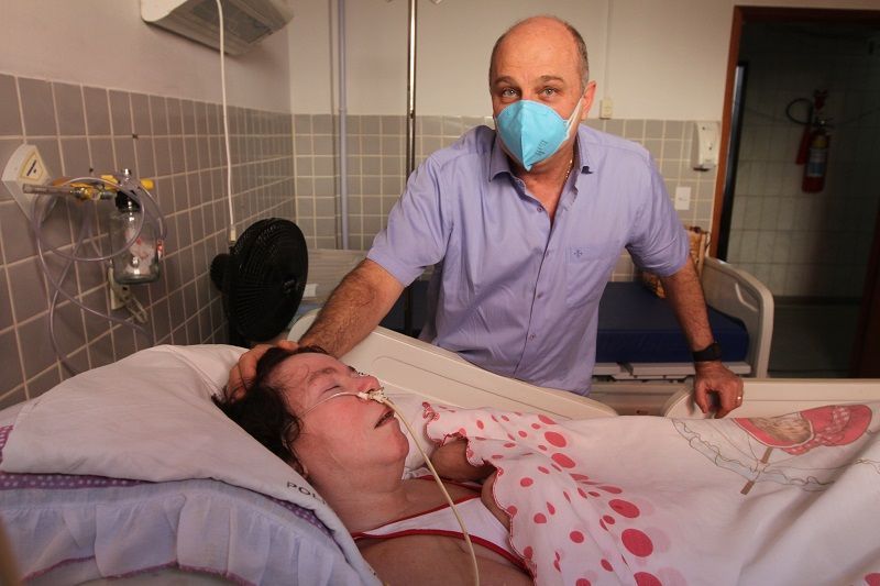 O médico Jorge Potratz mantém a confiança em encontrar a família de Clarinha, que pode ser de Minas Gerais (Foto: Antônio Moreira/AT)