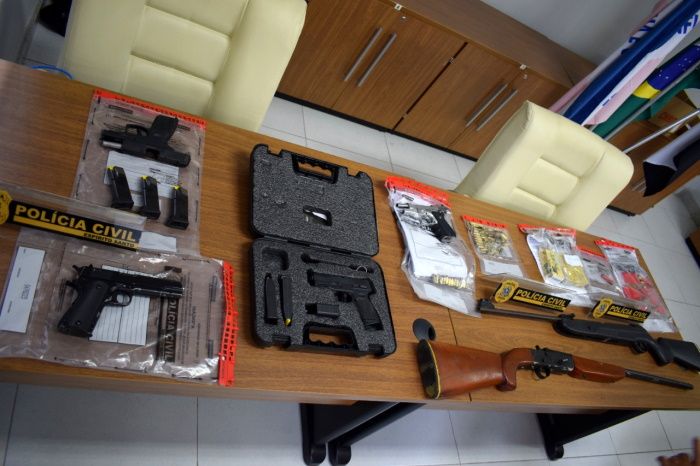 Armas apreendidas pela polícia (Foto: Divulgação/Polícia Civil)