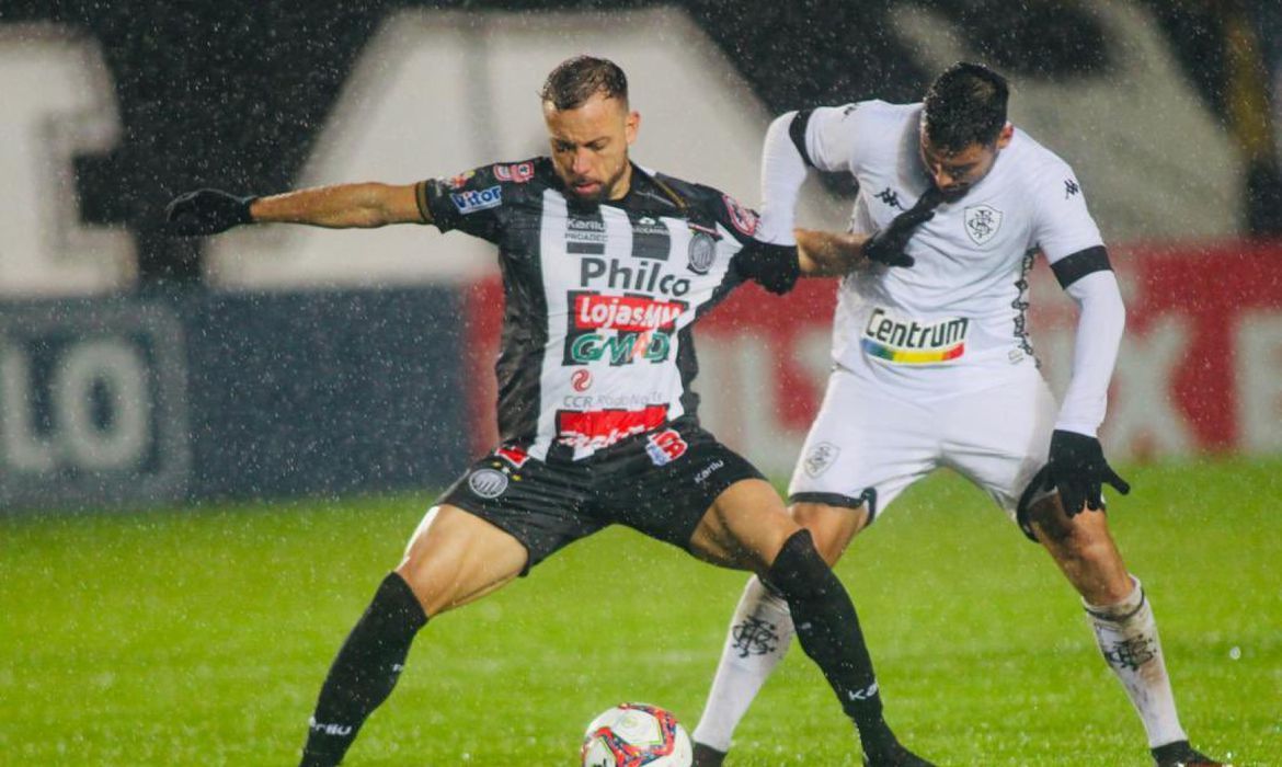Operário-PR vence e ultrapassa Botafogo (Foto: Andrey Jonsson/ OFEC/ Divulgação)