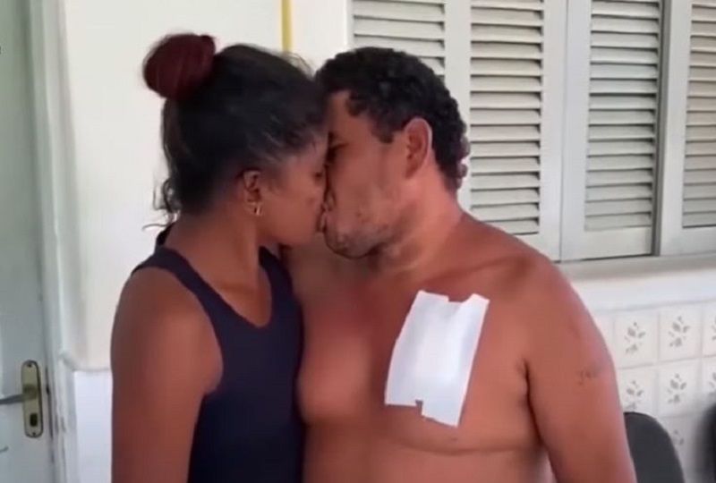 O homem foi esfaqueado durante uma briga por causa de ciúmes (Foto: Reprodução)
