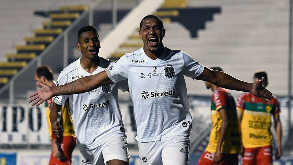 A Ponte derrotou o Brusque por 3 a 0 (Foto: PontePress/ ÁlvaroJr/ Divulgação)