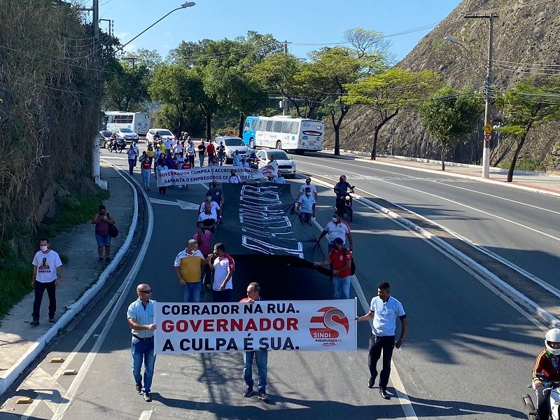 Rodoviários pedem a volta dos cobradores ao trabalho (Foto: Kadidja Fernandes/AT)