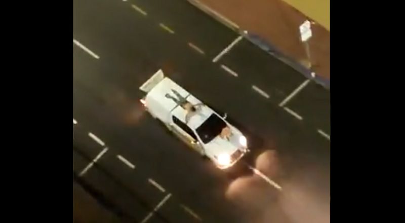 Quadrilha faz reféns durante ataque a banco em Araçatuba (SP). (Foto: Reprodução vídeo/Twitter)