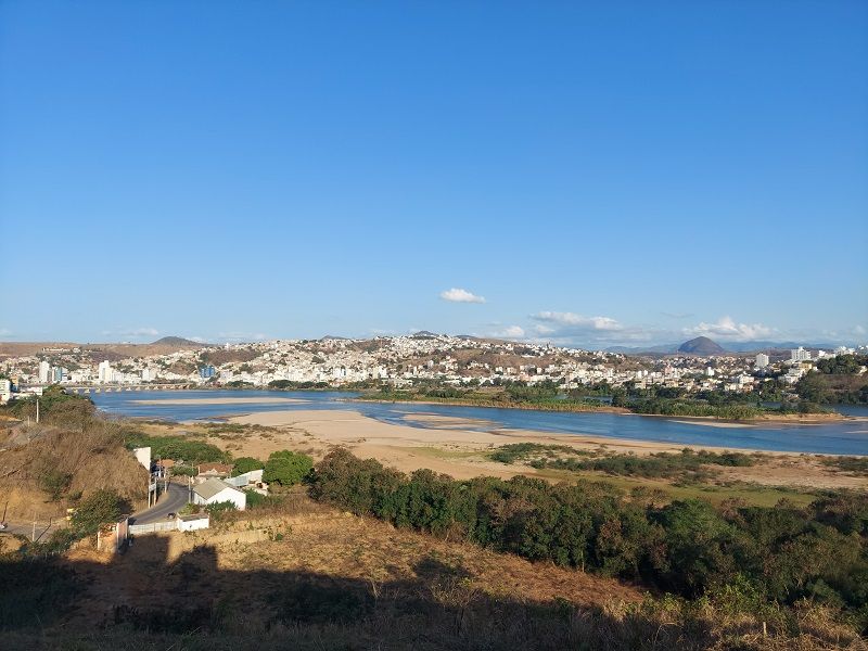 Bancos de areia no Rio Doce, em Colatina, preocupam os moradores (Foto: Divulgação/José Augusto - Portal Colatina em Ação)