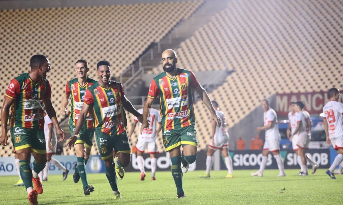 Sampaio Corrêa derrota Náutico por 2 a 0 (Foto: John Tavares/ Sampaio Côrrea FC/ Divulgação)