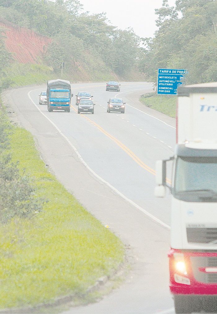 Ultrapassagem irregular na BR-101: multa pode chegar até R$ 2.934 (Foto: Arquivo/AT)