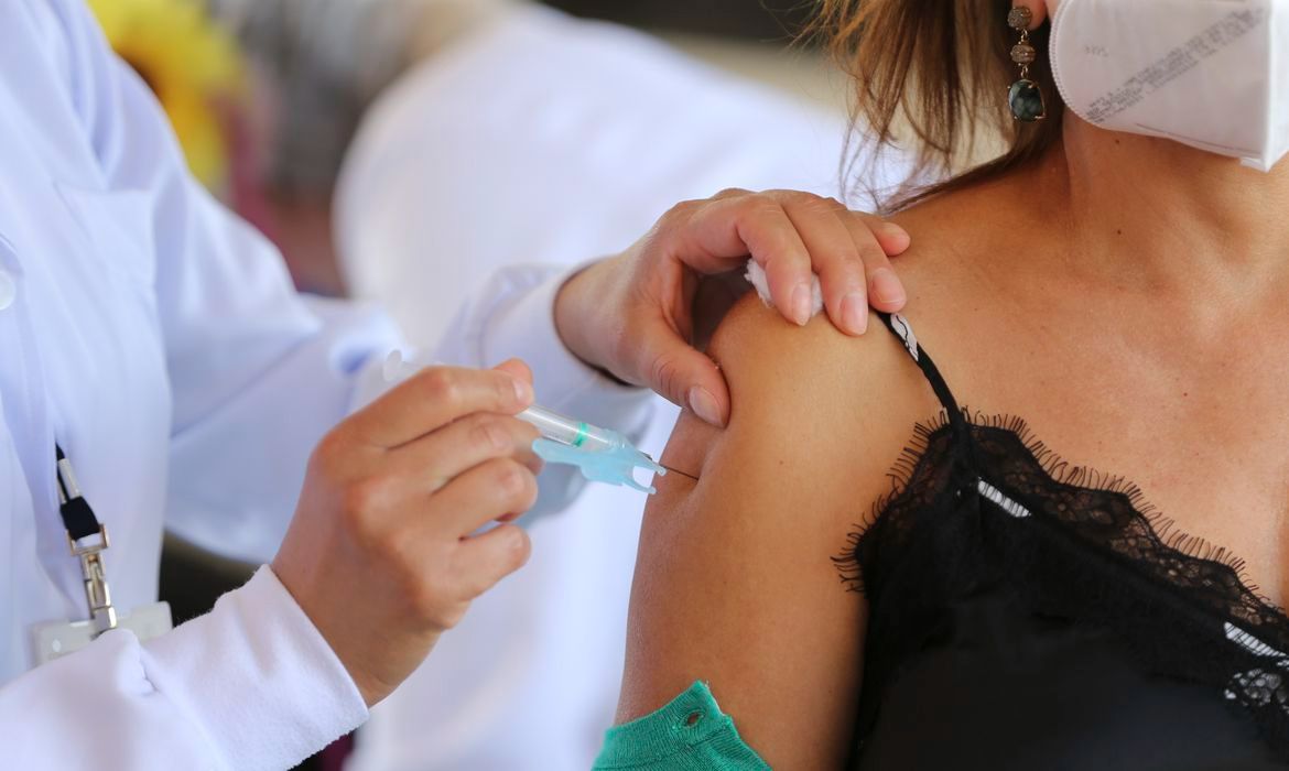 Mais de 44,8 milhões de pessoas já foram imunizados com duas dose ou a vacina de dose única. (Foto: Fabio Rodrigues Pozzebom/Agência Brasil)