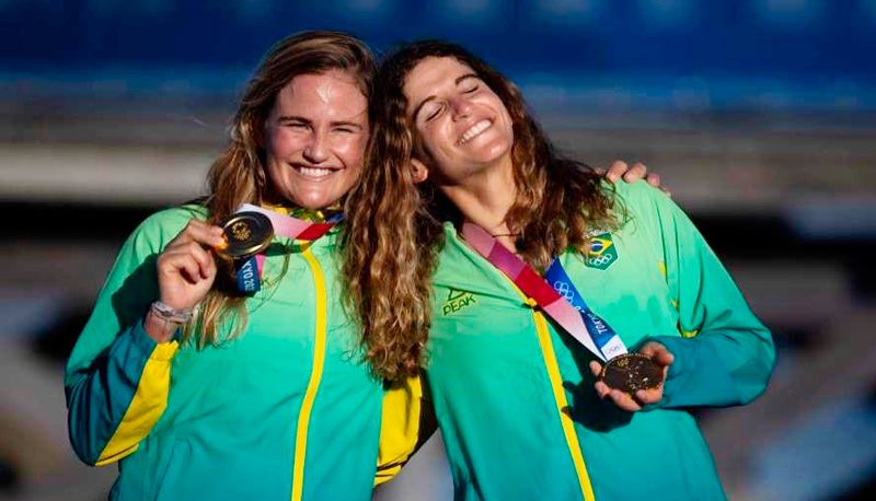 Velejadoras Martine Grael e Kahena Kunze são bicampeãs olímpicas na 49erFX (Foto: Jonne Roriz / COB)
