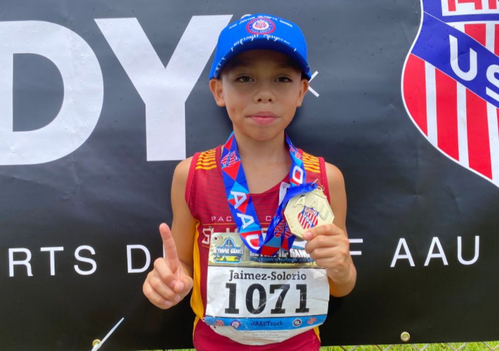 Victor Jaimez-Solorio em competição nos EUA (Foto: Reprodução Twitter/MileSplit US)