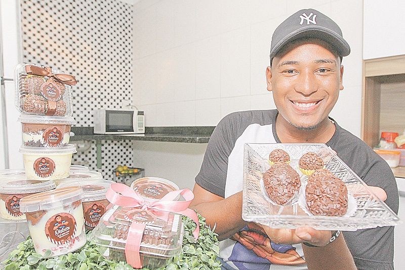 Com seus doces, Deivisson ganhou 22 mil seguidores em redes sociais (Foto: Kadidja Fernandes/AT)